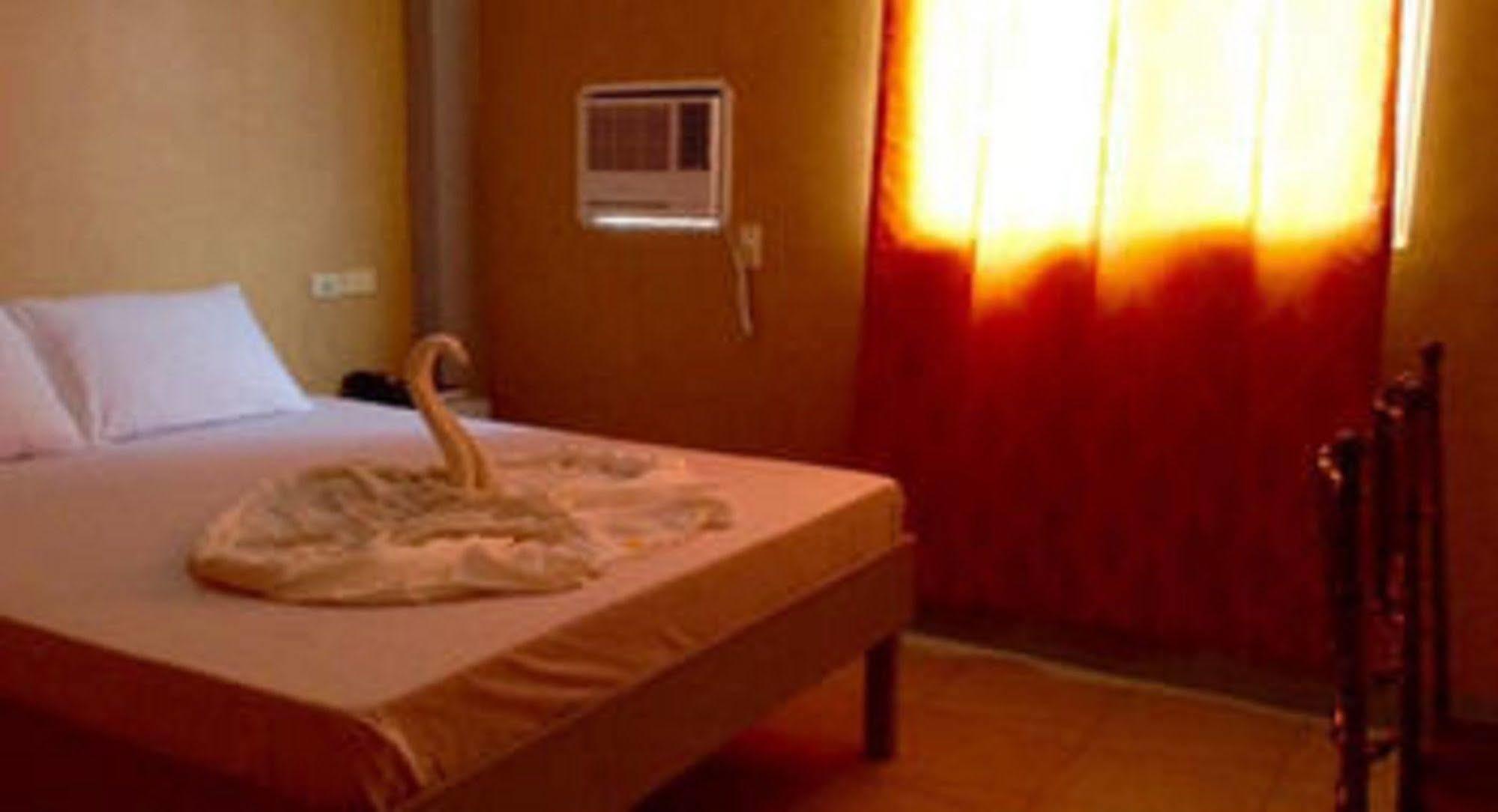 Ukl Ever Resort Hotel Laoag Zewnętrze zdjęcie